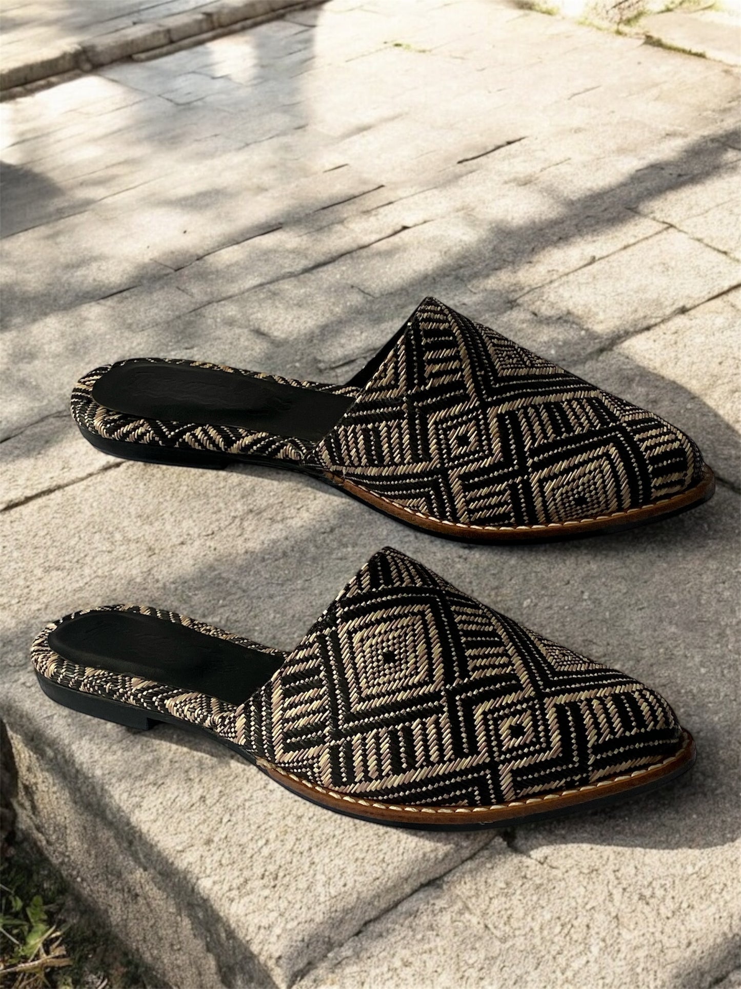 Mules Étnicos Black & Beige